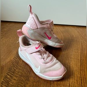 Nike Omni Multi-Court for little kids size US 12C